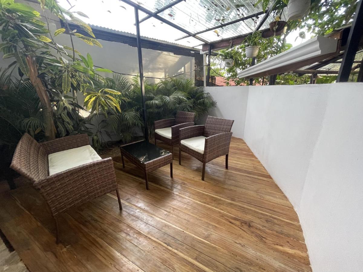 El Gato Rojas Surf Hostel Playa Santa Teresa  المظهر الخارجي الصورة