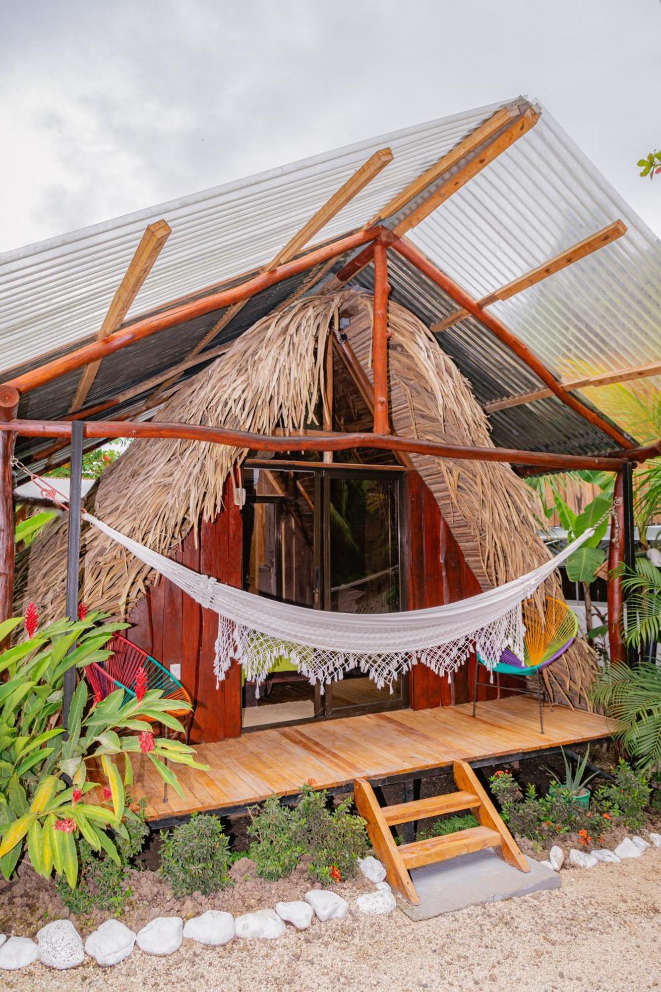 El Gato Rojas Surf Hostel Playa Santa Teresa  المظهر الخارجي الصورة